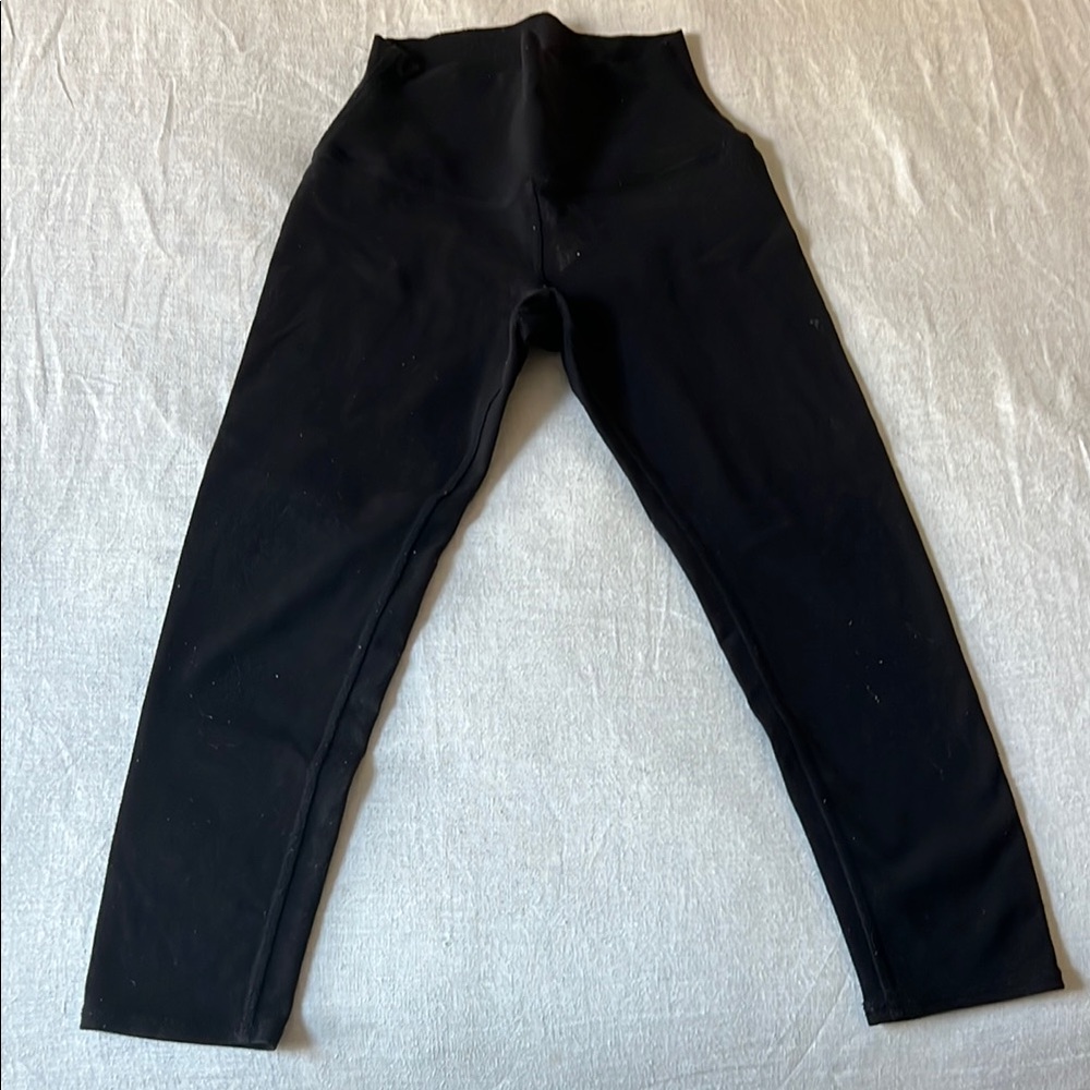 ALO Yoga Airlift Capri Black Leggings